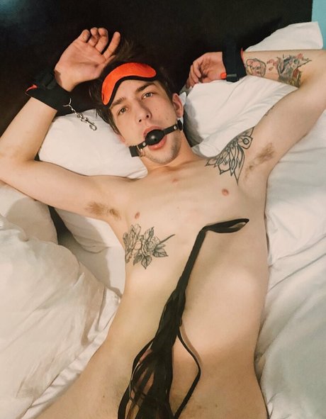 chrisoflyng nudes only fans