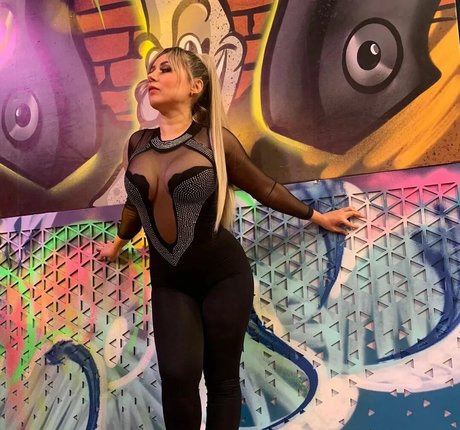 Nina Windy onlyfans model images