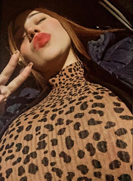 Arely Walle onlyfans striptease