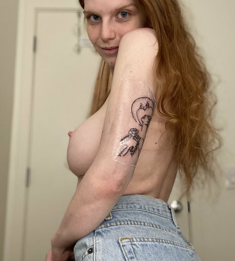 sexyredinbed onlyfans gratis