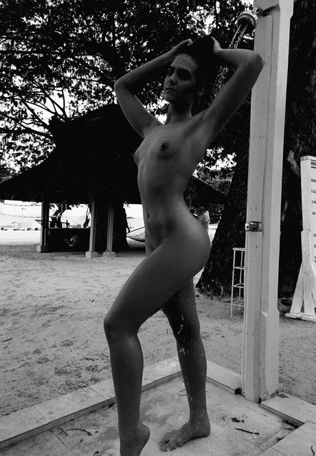 Bella Bel 1 onlyfans striptease