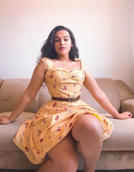 Kayaru_ onlyfans strip tease