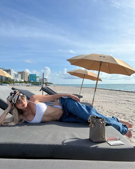 Alexa Dellanos onlyfans leaks sex