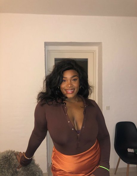 Zee Ngema nude leak onlyfans