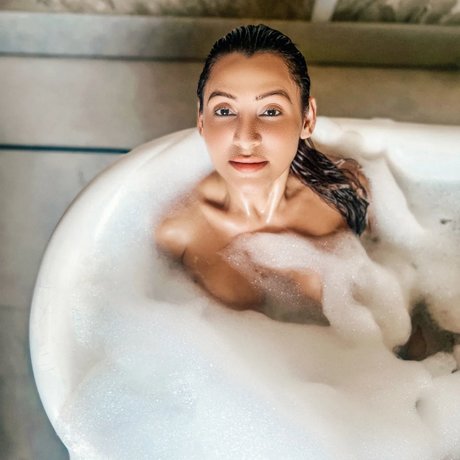 Karrishma Kar onlyfans photo