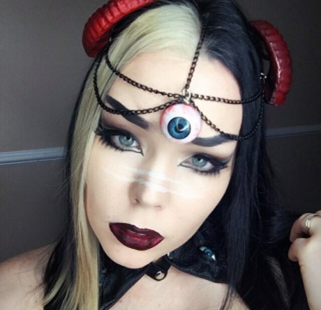 Suzy Berhow topless onlyfans