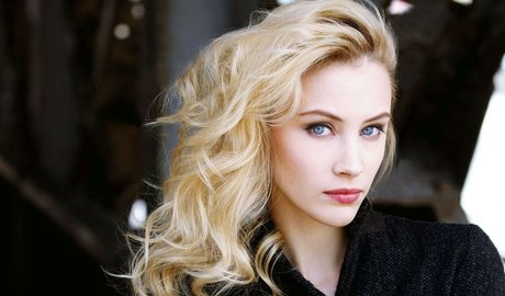 Sarah Gadon Profile pic
