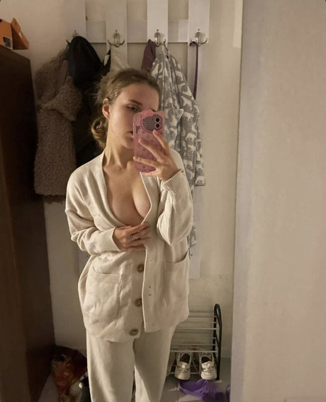 curly decency nude only fans leaks