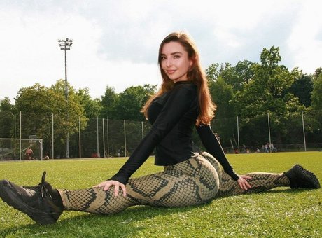 Elena Deligioz onlyfans lean