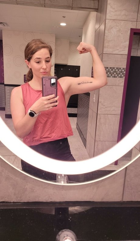 Lizzie All Day naked onlyfans