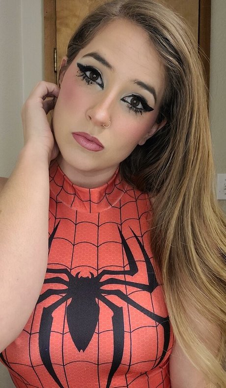 Lizzie All Day onlyfans content leaked