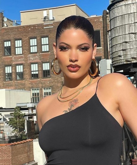 Maxine Ashley onlyfans leaked.