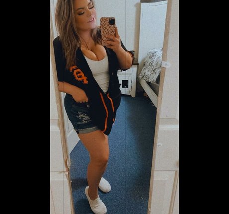 Lilly Zamora onlyfans sextape