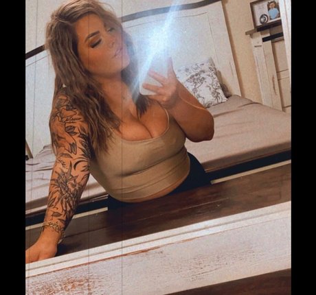 Lilly Zamora onlyfans striptease