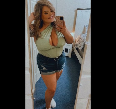 Lilly Zamora only fans free