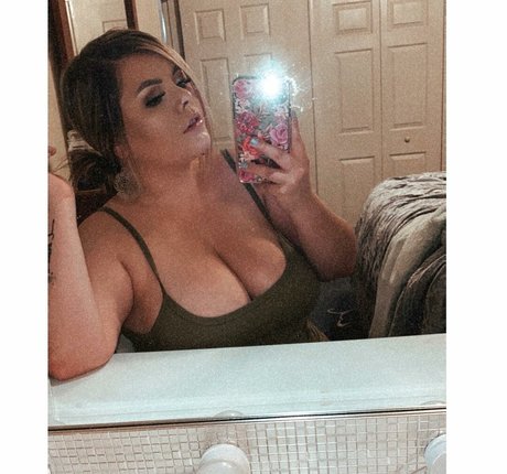 Lilly Zamora onlyfans model images