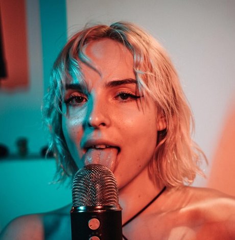 Kitty Cat Helza onlyfans explicit content