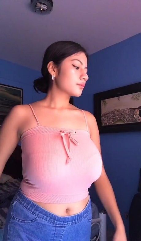 Paola Bustamante onlyfans leams