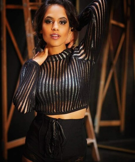 Agam Darshi leaked onlyfans.