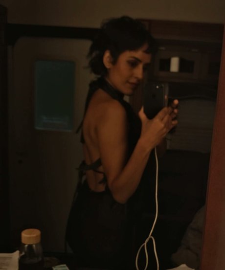 Agam Darshi only fans.