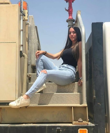 Sara Avni onlyfans nude