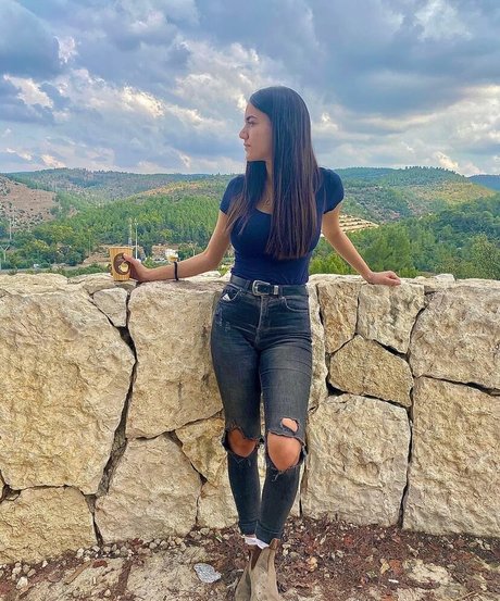 Sara Avni onlyfans naked