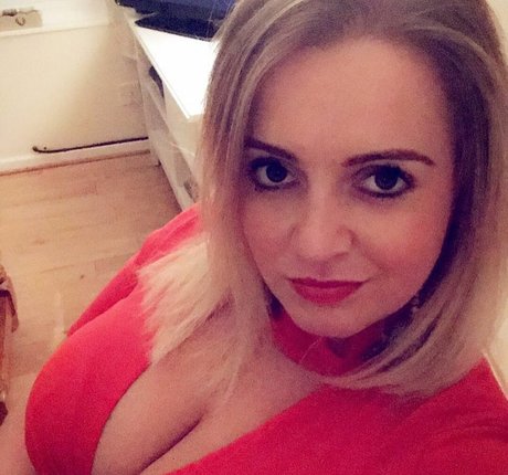 Kirsty Eccleston onlyfans creator