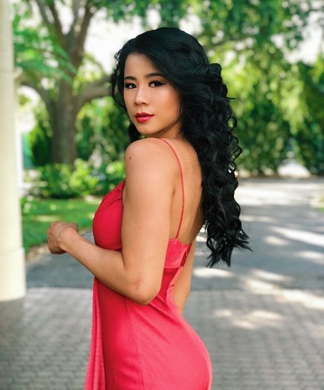 Leah Lewis onlyfans free content