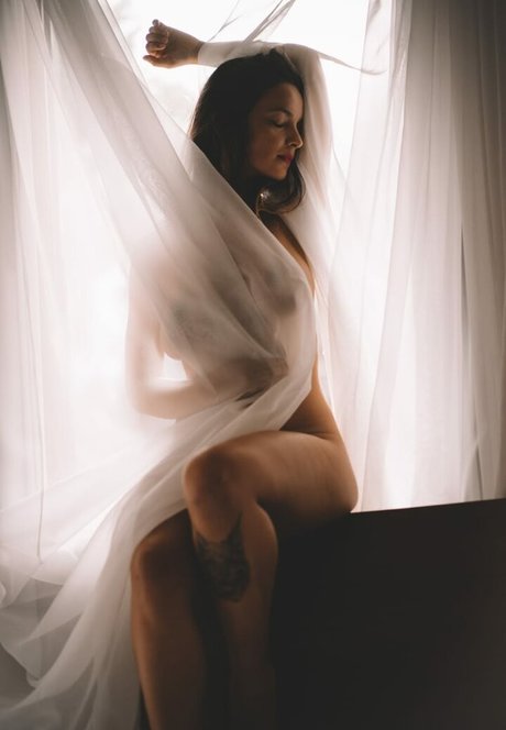 Kami Queiroz onlyfans content