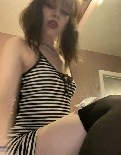 sluttylilypad topless onlyfans