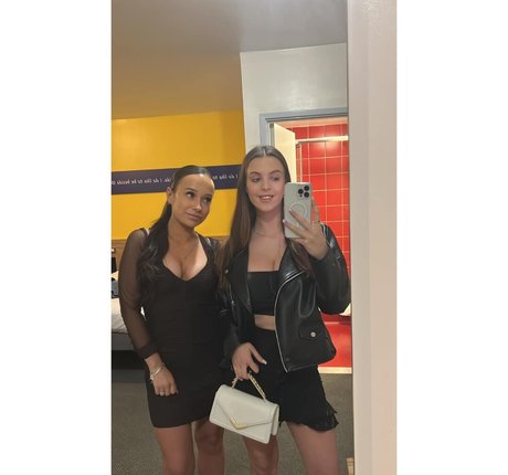 Chelsea Rowlinson onlyfans naked pics