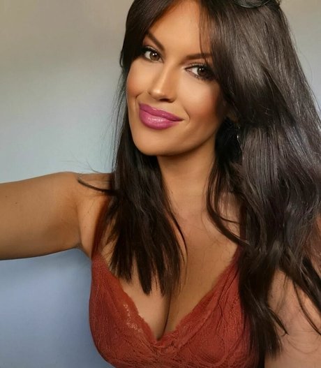 Vicki Walker nude only fans