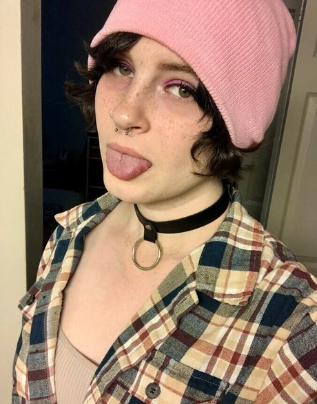 Scarlet Skeie naked onlyfans leaks