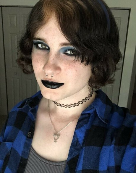 Scarlet Skeie onlyfans nudes