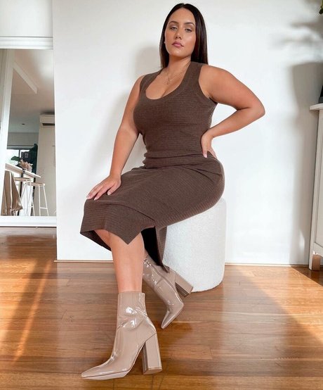 Yasmine MInovski nude on onlyfans