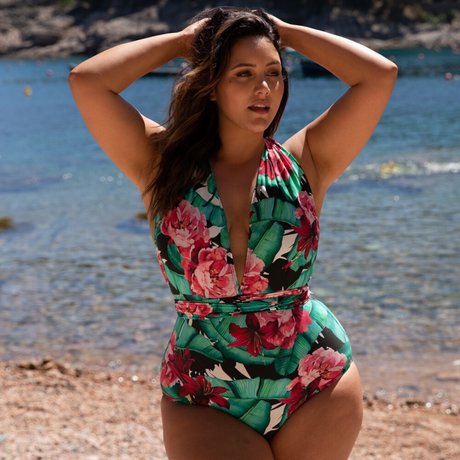 Yasmine MInovski naked onlyfans leaks