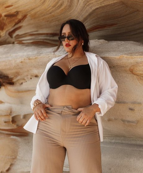 Yasmine MInovski new onlyfans leaks