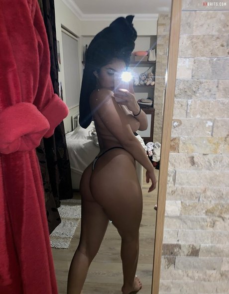 Bella Lagares onlyfans leaks.