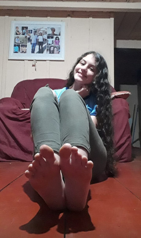 Pezinhos Da Jhenny onlyfans nude