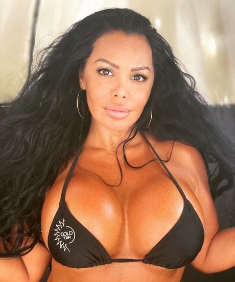 Carolina Luna topless onlyfans