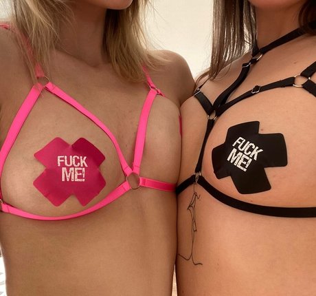 DollHole GrabFuck onlyfans public photos