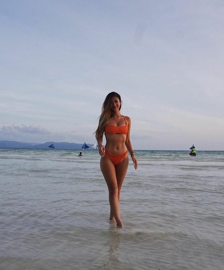 Gloriawuuu only fans pic