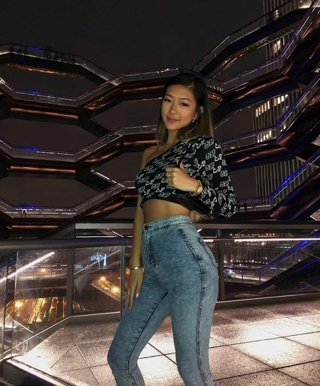 Gloriawuuu onlyfans model photo