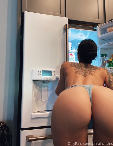 Zahrainchains naked only fans