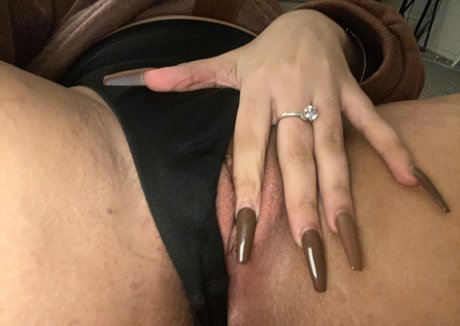 Mel Farahmand onlyfans photos