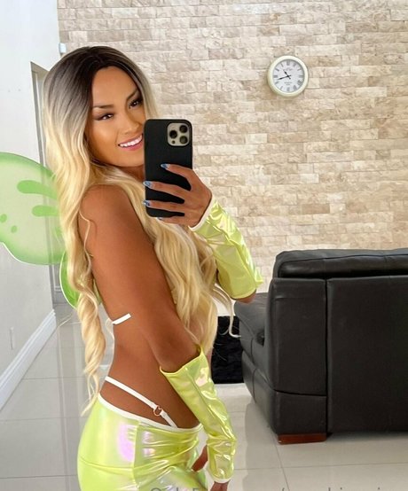 sunshinesinababy onlyfans leaked porn