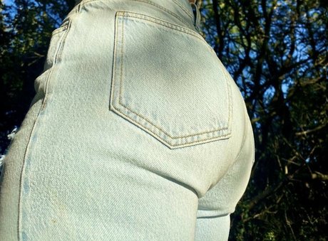 Aspen Avery onlyfans pictures