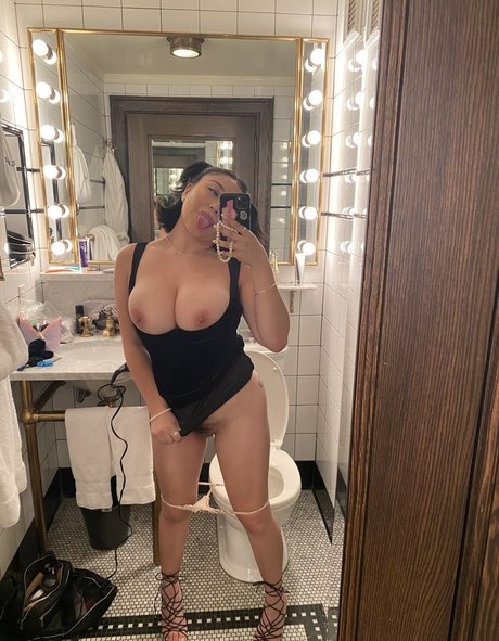 Lauren Jasmine onlyfans striptease