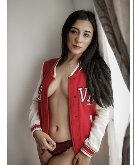 Ariadna Lorenzana is on onlyfans