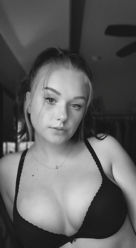 rosikarterkiss onlyfans naked leak